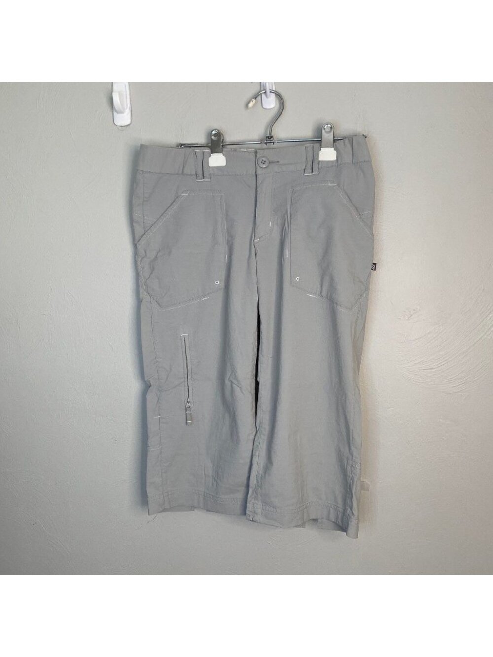Eddie Bauer Sport Active Fit Sz S Women’s Hiking Shorts Capri Cargo Zip Pockets